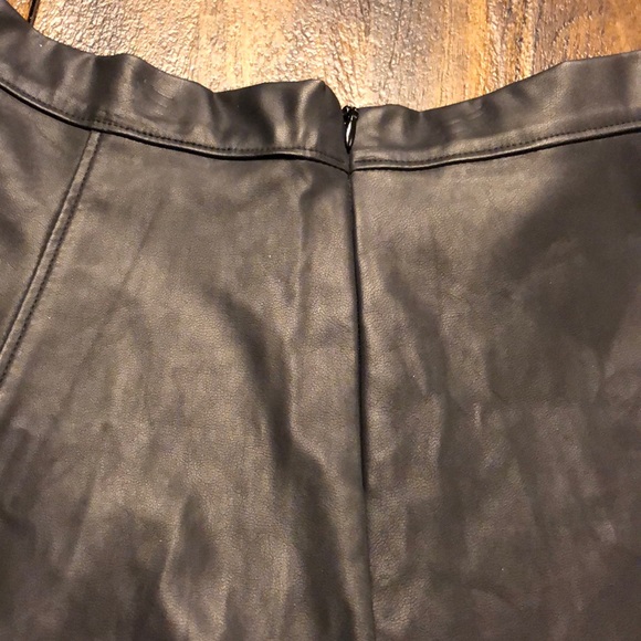 Lily White ‘Leather’ Skirt - L - Picture 4 of 5